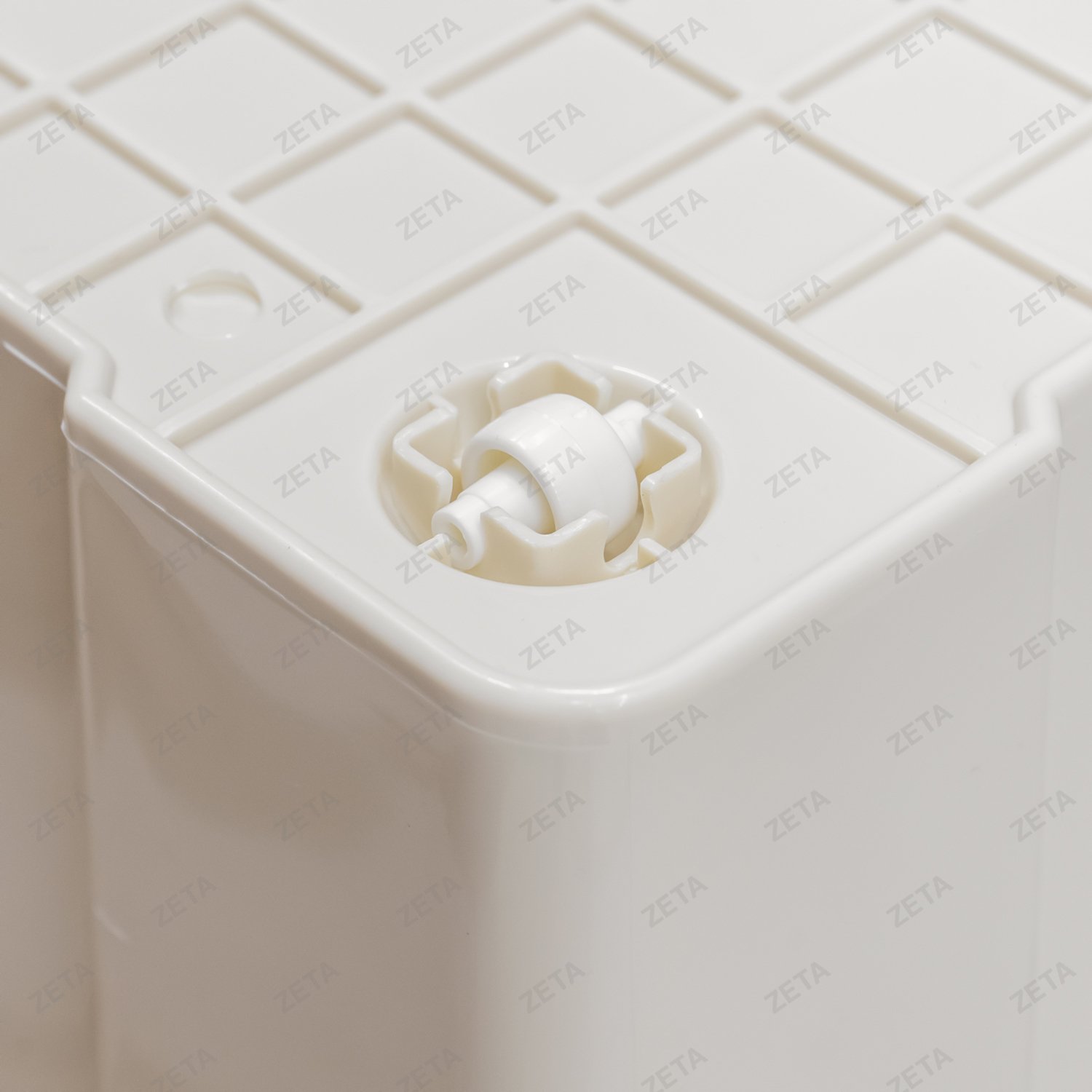 Контейнер с крышкой на колесиках №0151 (ВИ)